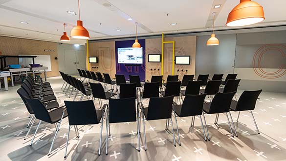 Mobiliar und Ausstattung Tagungsraum Bestuhlung im The Campus der BMW Welt